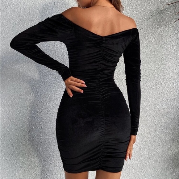 Black velvet v neck fitted bodycon sweetheart neck mini dress - Picture 8 of 15
